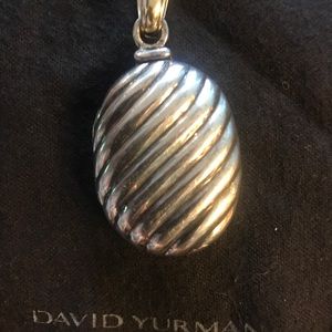 Yurman sculpted cable locket